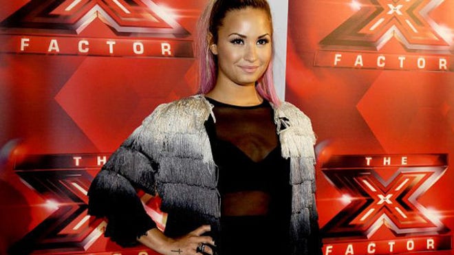 DEMI LOVATO X FACTOR PIC.jpg